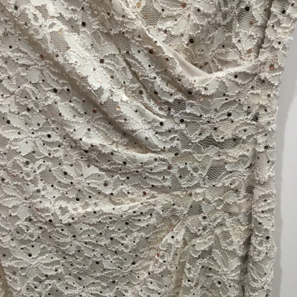 Woman’s dress - Picture 2 of 3